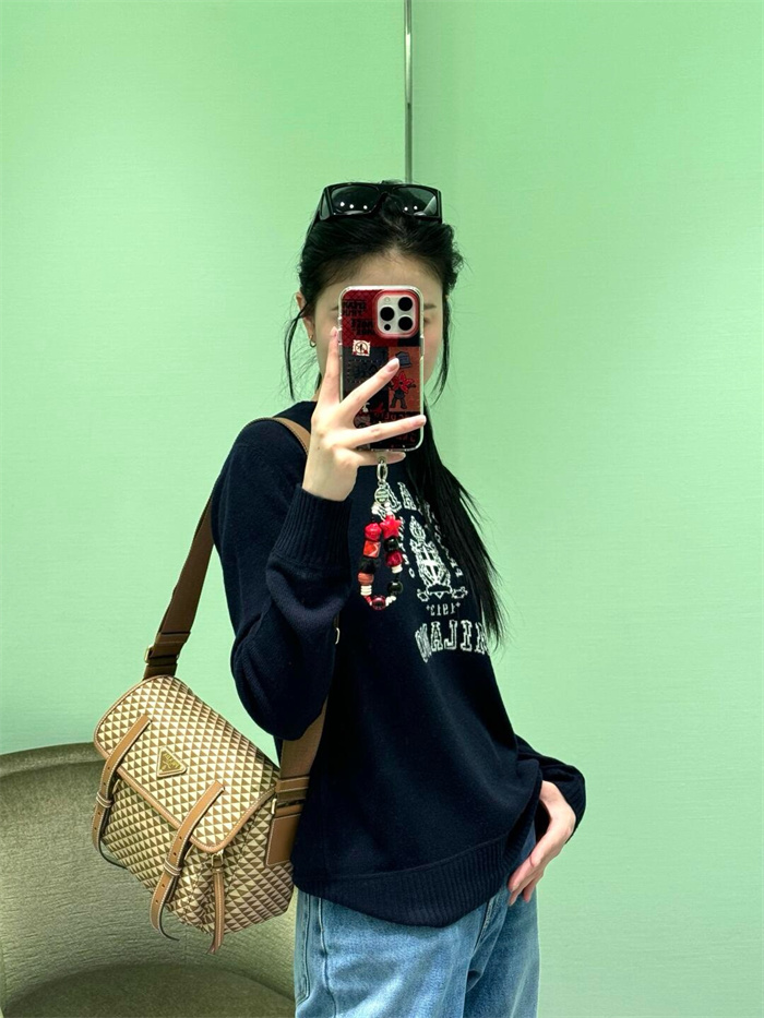 PRADA 프라다 삼각 로고 심볼 자수 리나일론 숄더백 1BD383