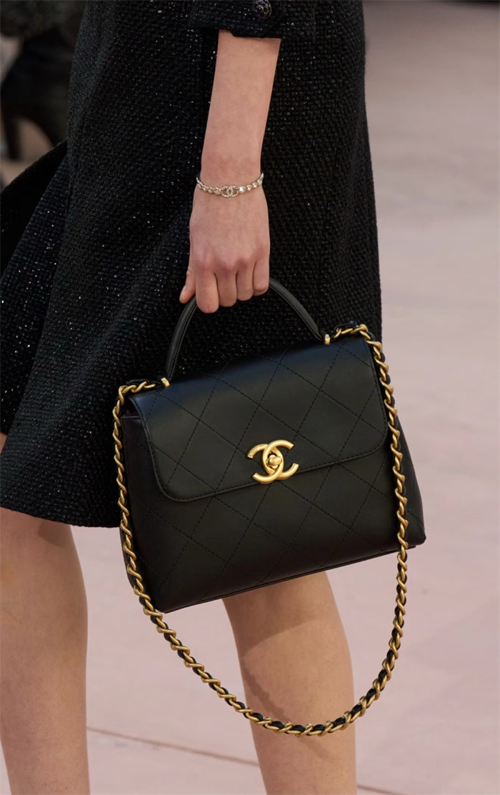 CHANEL 샤넬 플랩백 AS6199