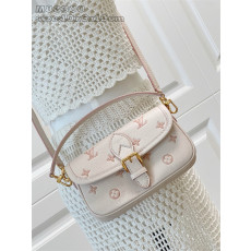 LOUIS VUITTON 루이비통 나노 다이앤 바이 컬러 크로스백 M83300