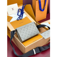 LOUIS VUITTON 루이비통 가스통 웨어러블 M81115