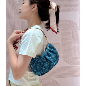 LOUIS VUITTON 루이비통 포쉐트 밸리 M13571
