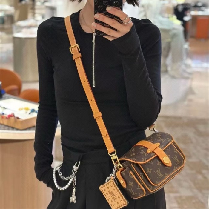 LOUIS VUITTON 루이비통 카고 웨어러블 크로스백 M14742