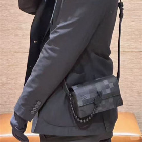 LOUIS VUITTON 루이비통 스티머 웨어러블 크로스백 M14923