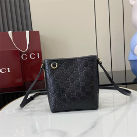 GUCCI 구찌 GG 엠블럼 나노 버킷백 ‎847090