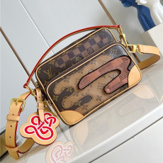 LOUIS VUITTON 루이비통 닐 숄더백 M26068