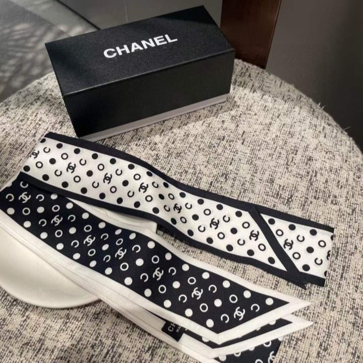 CHANEL 샤넬 땡땡이 실크 방도