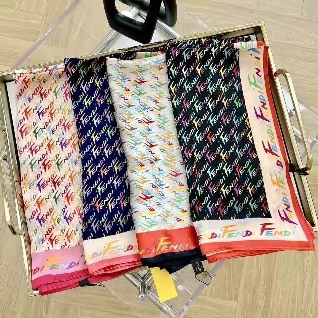 FENDI 펜디 실크 사각 스카프