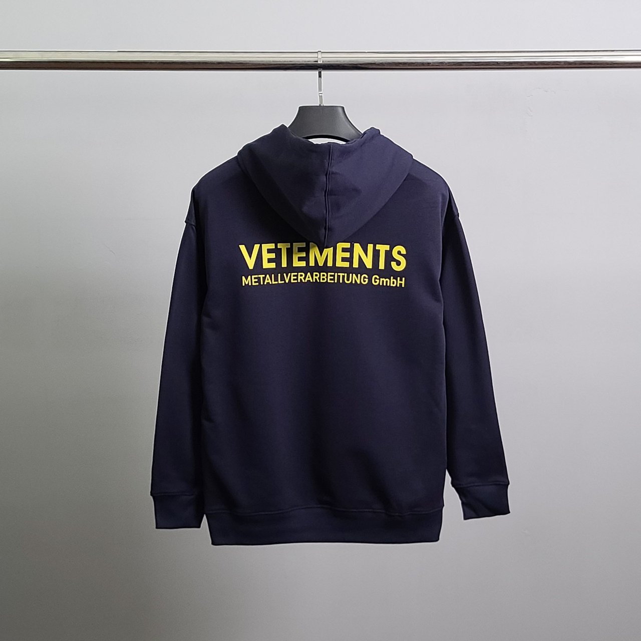 VETEMENTS 베트멍 옐로우로고 코튼 후드티