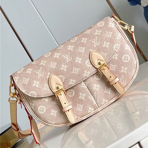 LOUIS VUITTON 루이비통 이스케이프 숄더백 M15134