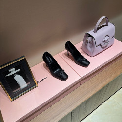 CHRISTIAN LOUBOUTIN 크리스찬루부탱 여성용 (굽높이11CM) C50815 2COLOR