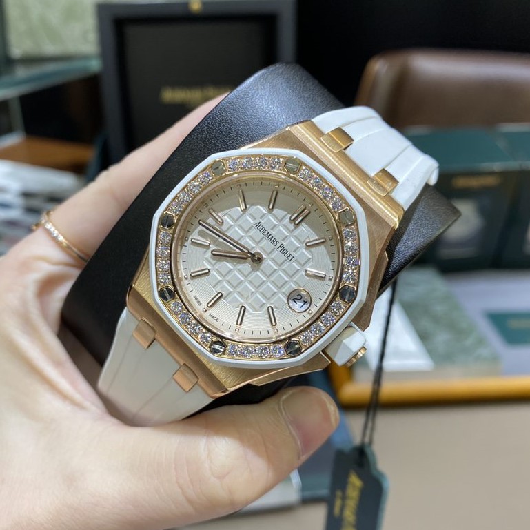 AUDEMARS PIGUET 오데마피게 레이디 로얄오크 오프쇼어 화이트 다이얼 다이아베젤 화이트 러버스트랩 37mm 67540