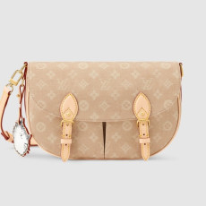LOUIS VUITTON 루이비통 이스케이프 M15134