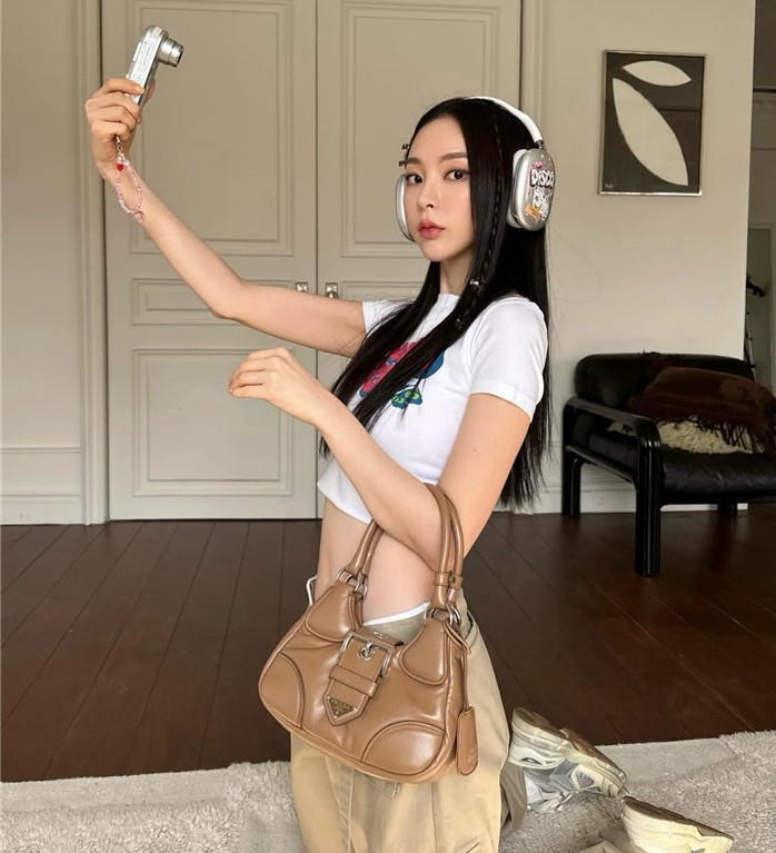 PRADA 프라다 문 리나일론 가죽 숄더백 1BA381