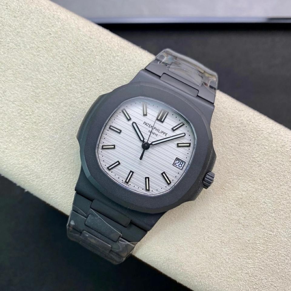 PATEK PHILIPPE 파텍필립 노틸러스 V4 DCL 버전(다이아몬드 카본 코팅) 40mm 5711