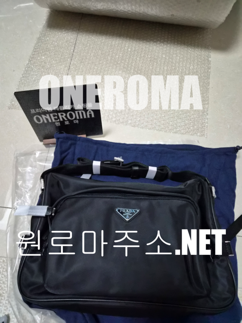 김*욱 고객님 프라다 리나일론 및 사피아노 가죽 숄더 백