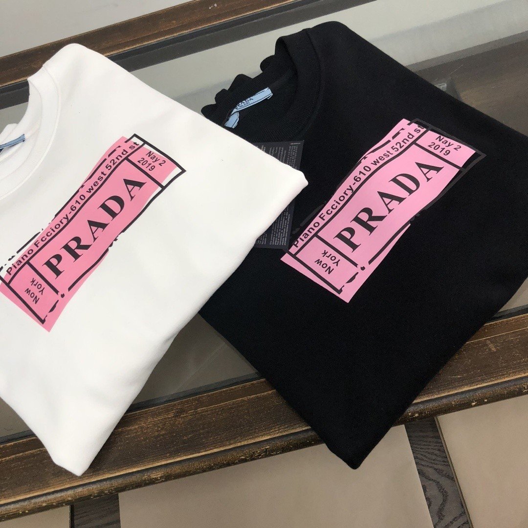 PRADA 프라다 piano 맨투맨