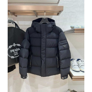 PRADA 프라다 가슴엠보 클래식 삼각로고 패딩 자켓